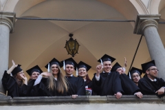 TOGI i BIRETY STUDENCKIE - Organizujemy uroczystości graduacyjne na uczelniach i w szkołach w całej Polsce.
